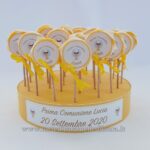 Base con lecca lecca bianco gialli da 25g Prima Comunione -0